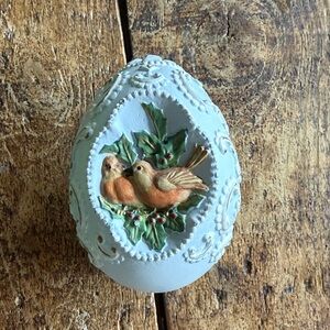 Vintage Avon ‘Birds of Joy’ Collection Decorative Egg with Birds and Holly